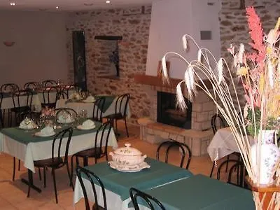 Hotel Logis Hotel Restaurant Cruzel 2*