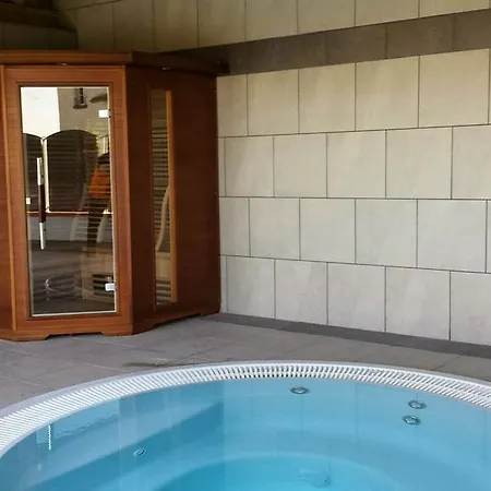 Logis Hotel Restaurant Cruzel Hotel 2*