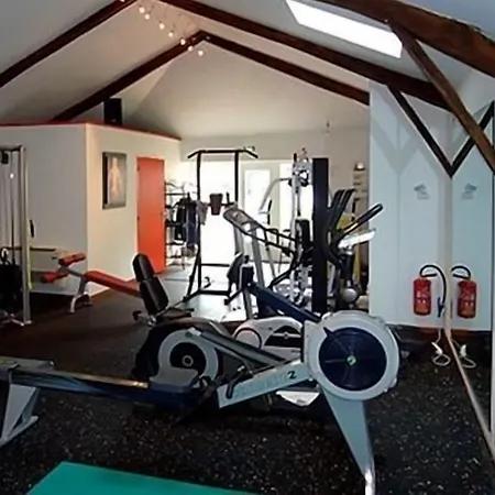 Hotel Logis Restaurant Cruzel 2*