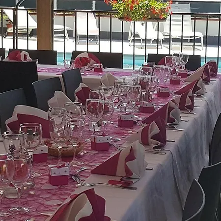 Hotel Logis Restaurant Cruzel Maurs