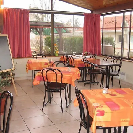 Logis Restaurant Cruzel Hotel 2*