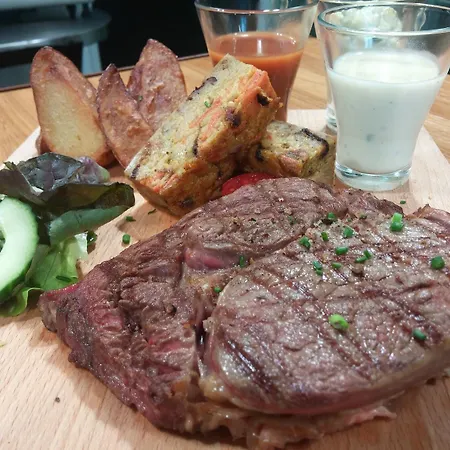 Logis Restaurant Cruzel 2* Maurs