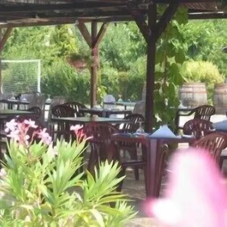 Hotel Logis Restaurant Cruzel 2*