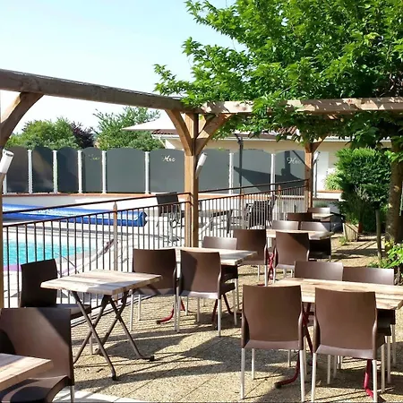 Logis Restaurant Cruzel מלון 2*