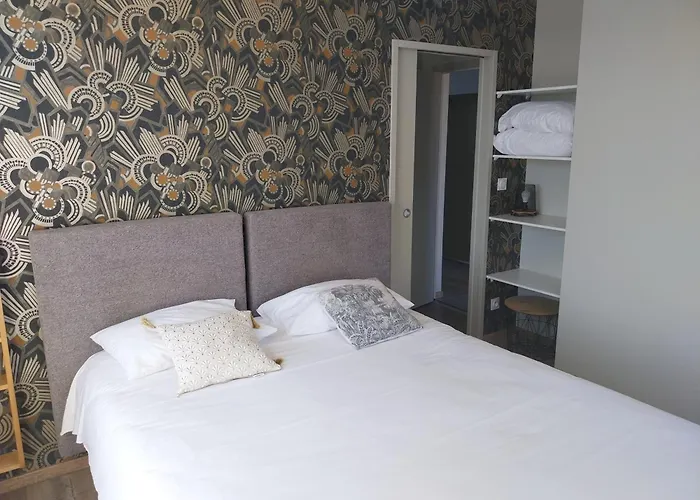 Logis Restaurant Cruzel 酒店 2*