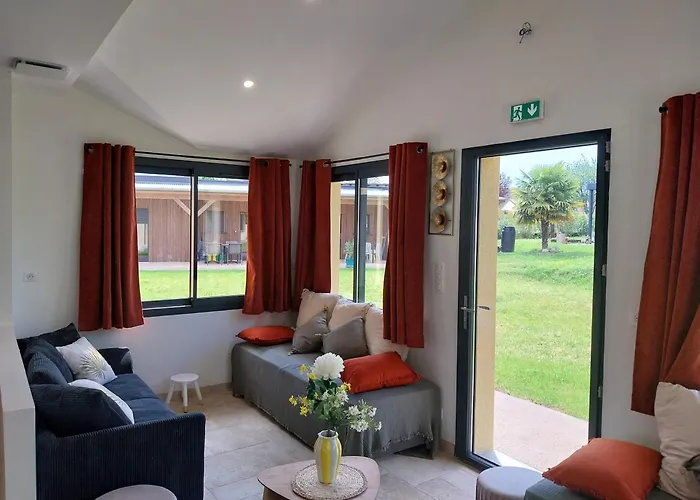 Logis Restaurant Cruzel 酒店 2*